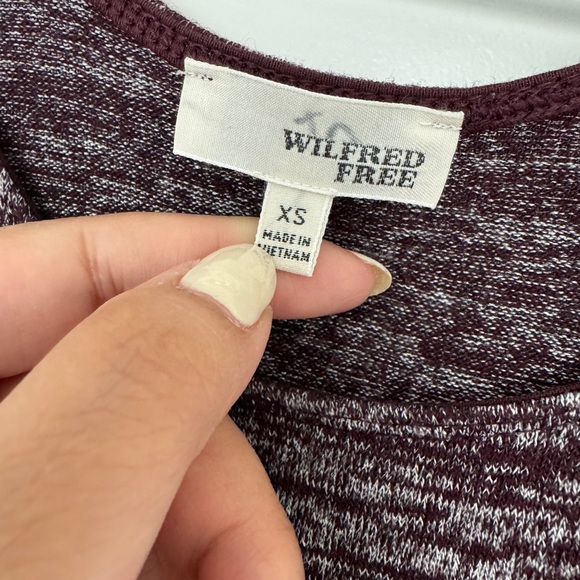 ⭐️3 / $15⭐️ Wilfred Free Long tank top - Picture 2 of 2